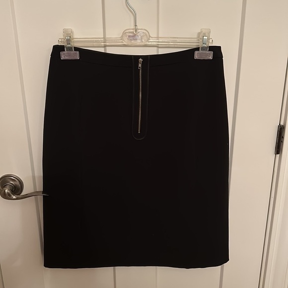Black size 10 Sandra Angelozzi A-line skirt with exposed back gold zipper - Picture 1 of 5